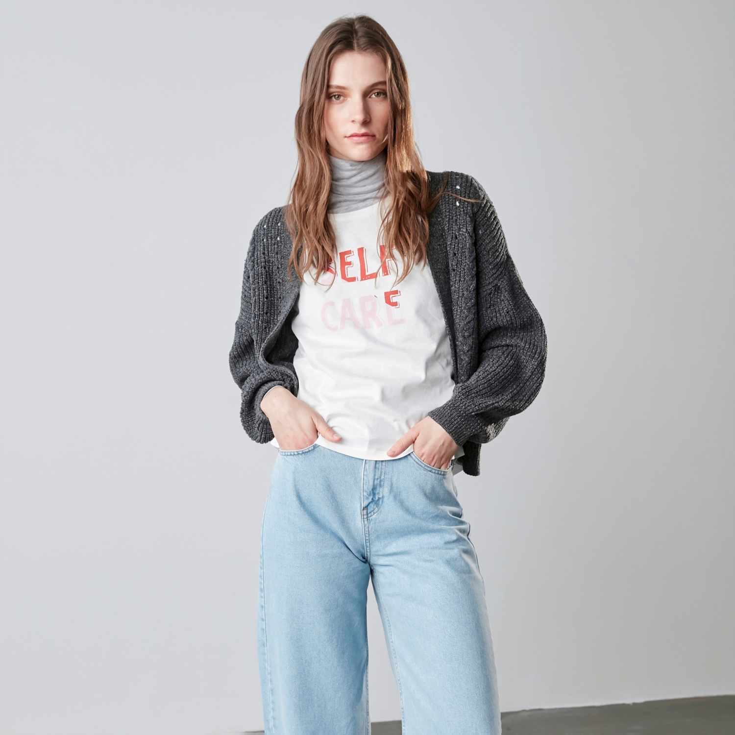 DELİK İŞLEMELİ TRİKO HIRKA