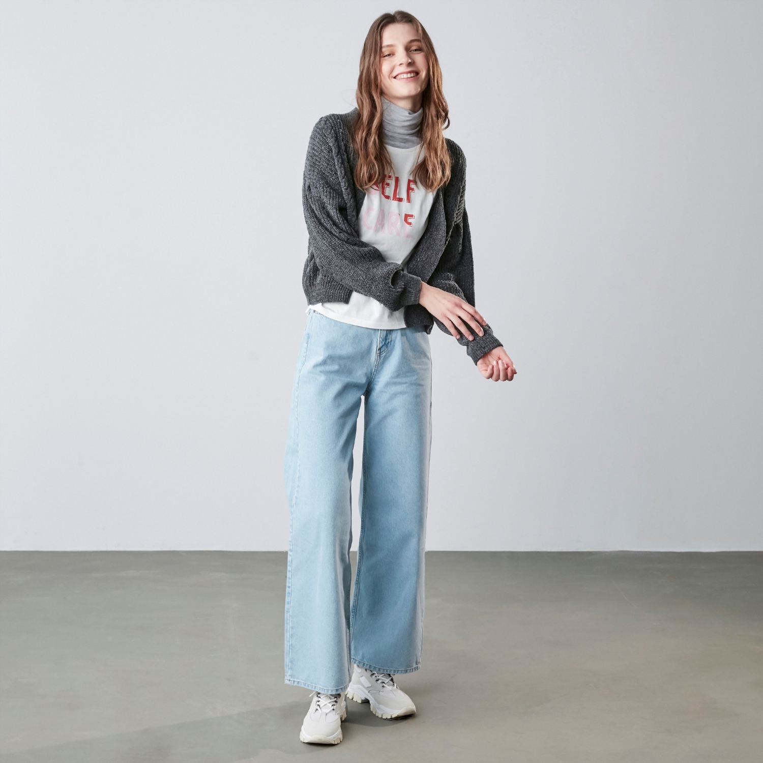 DELİK İŞLEMELİ TRİKO HIRKA