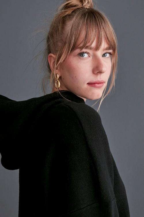  MİDİ KAPÜŞONLU ELBİSE