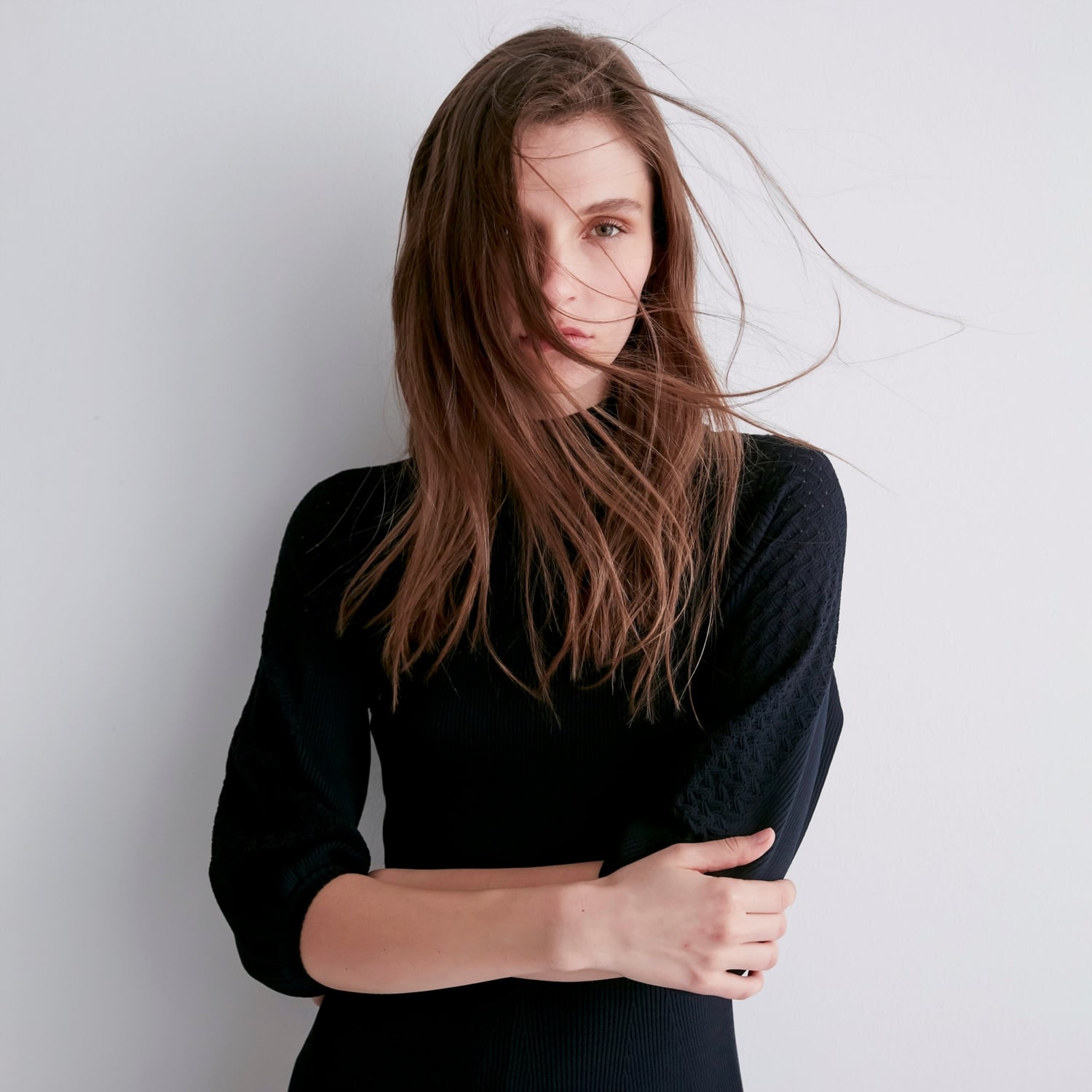 A KESİM KISA KOLLU MİNİ ELBİSE