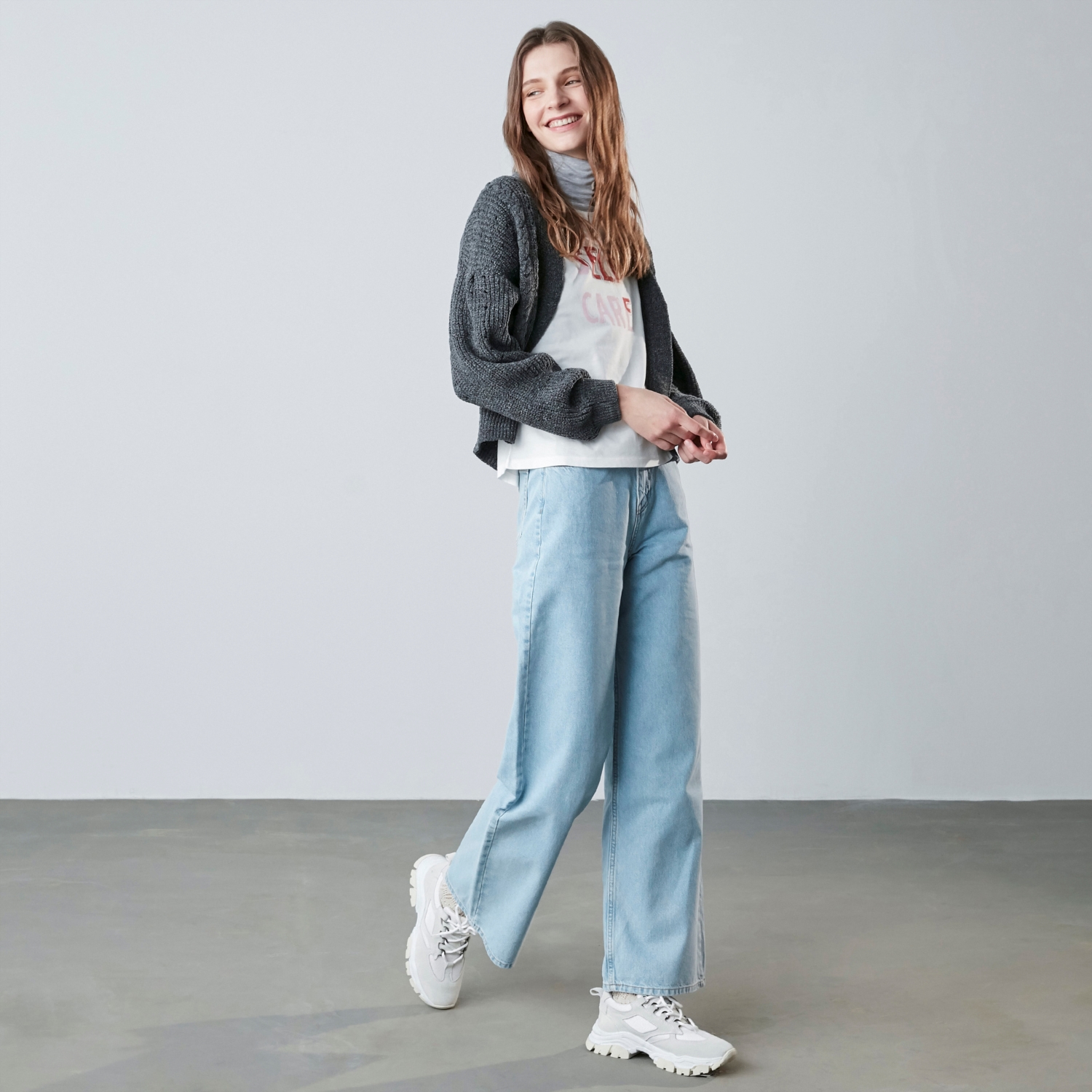 DELİK İŞLEMELİ TRİKO HIRKA