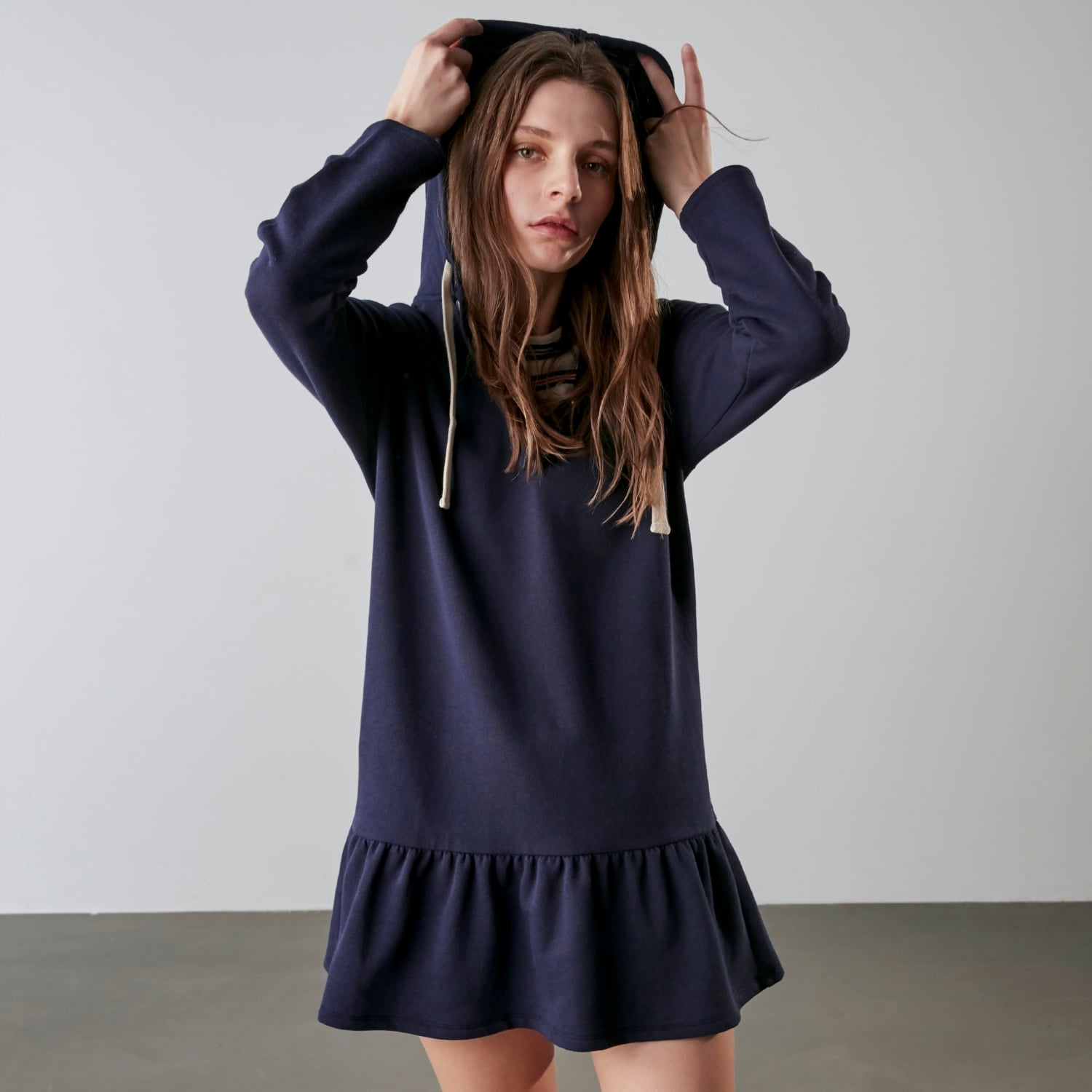 KAPÜŞONLU PİLELİ ÖRME MİNİ ELBİSE