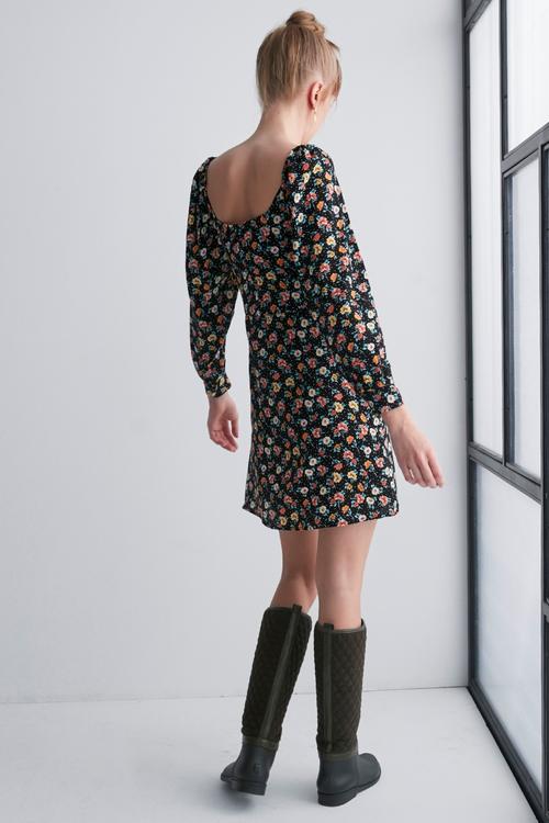  ÇİÇEK DESENLİ KALP YAKA MİNİ KLOŞ ELBİSE