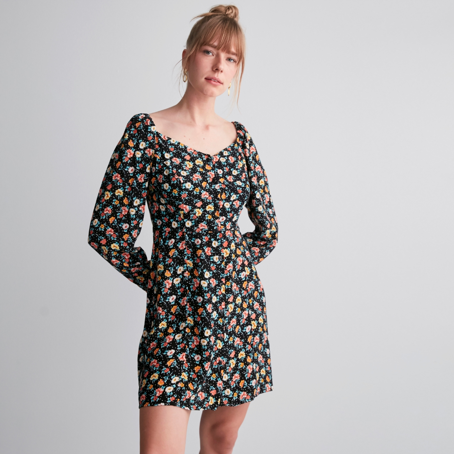 ÇİÇEK DESENLİ KALP YAKA MİNİ KLOŞ ELBİSE