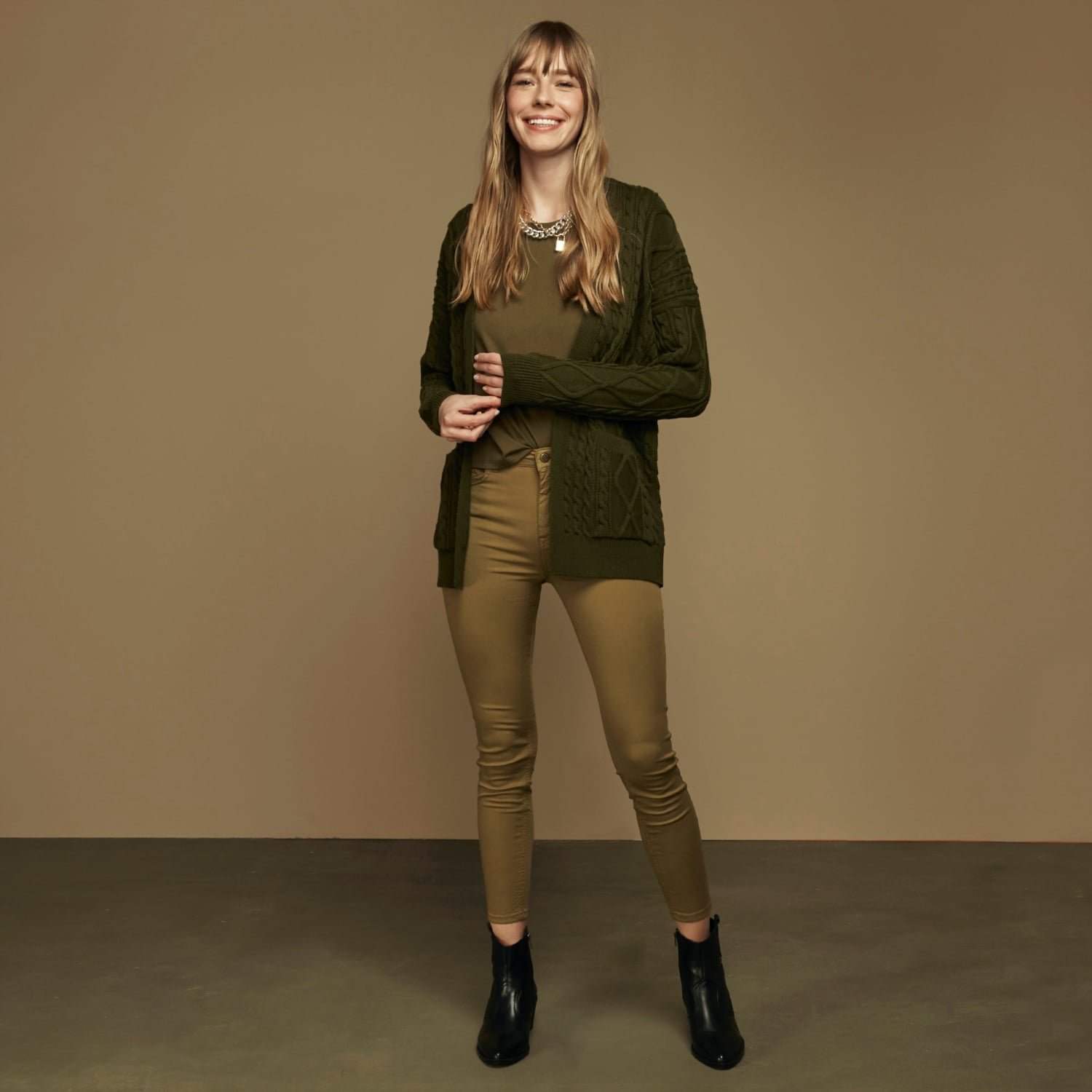 ŞAÇ ÖRGÜLÜ TRİKO HIRKA