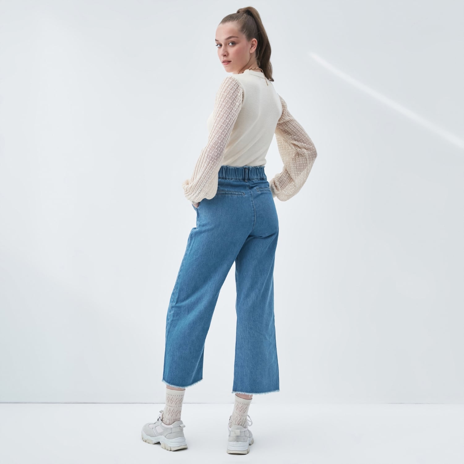 BİS YAKA KOLLARI TÜL DETAYLI TRİKO KAZAK