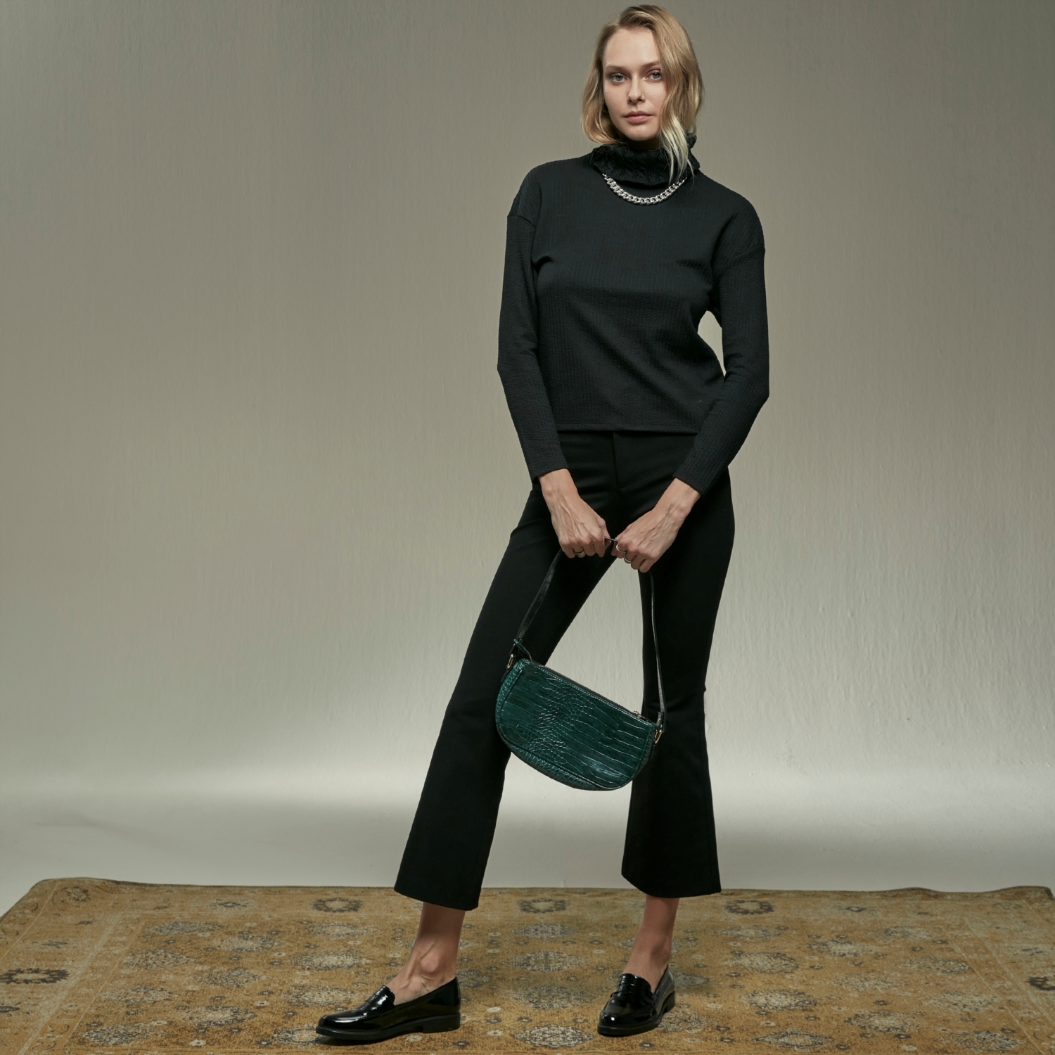 DİK YAKA ÖRGÜ DETAYLI SWEATSHIRT