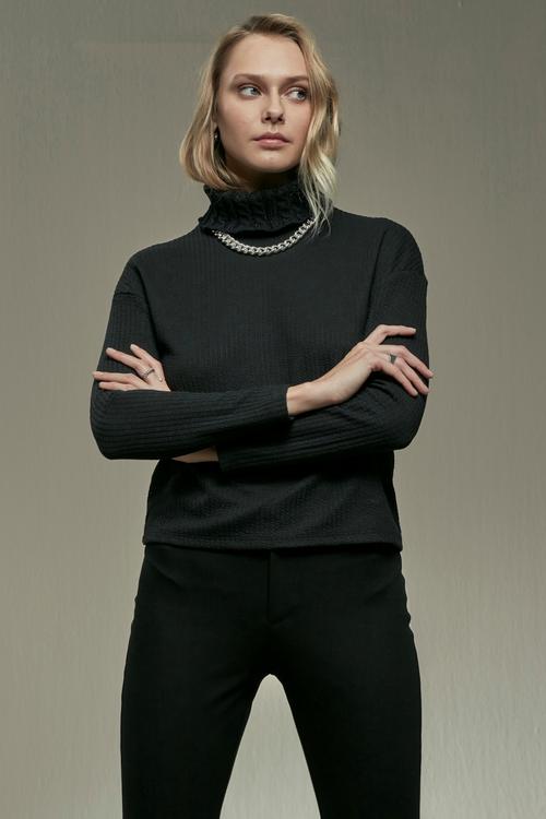  DİK YAKA ÖRGÜ DETAYLI SWEATSHIRT