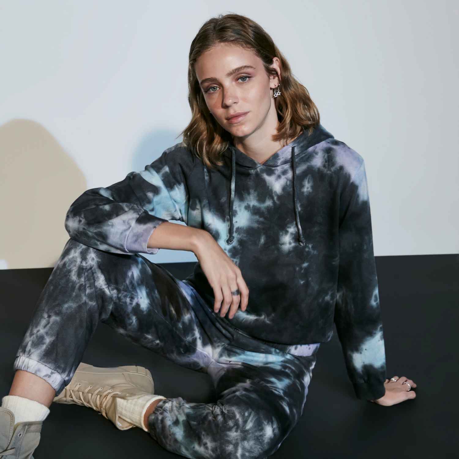 ÇOK RENKLİ BATİK DESENLİ JOGGER EŞOFMAN