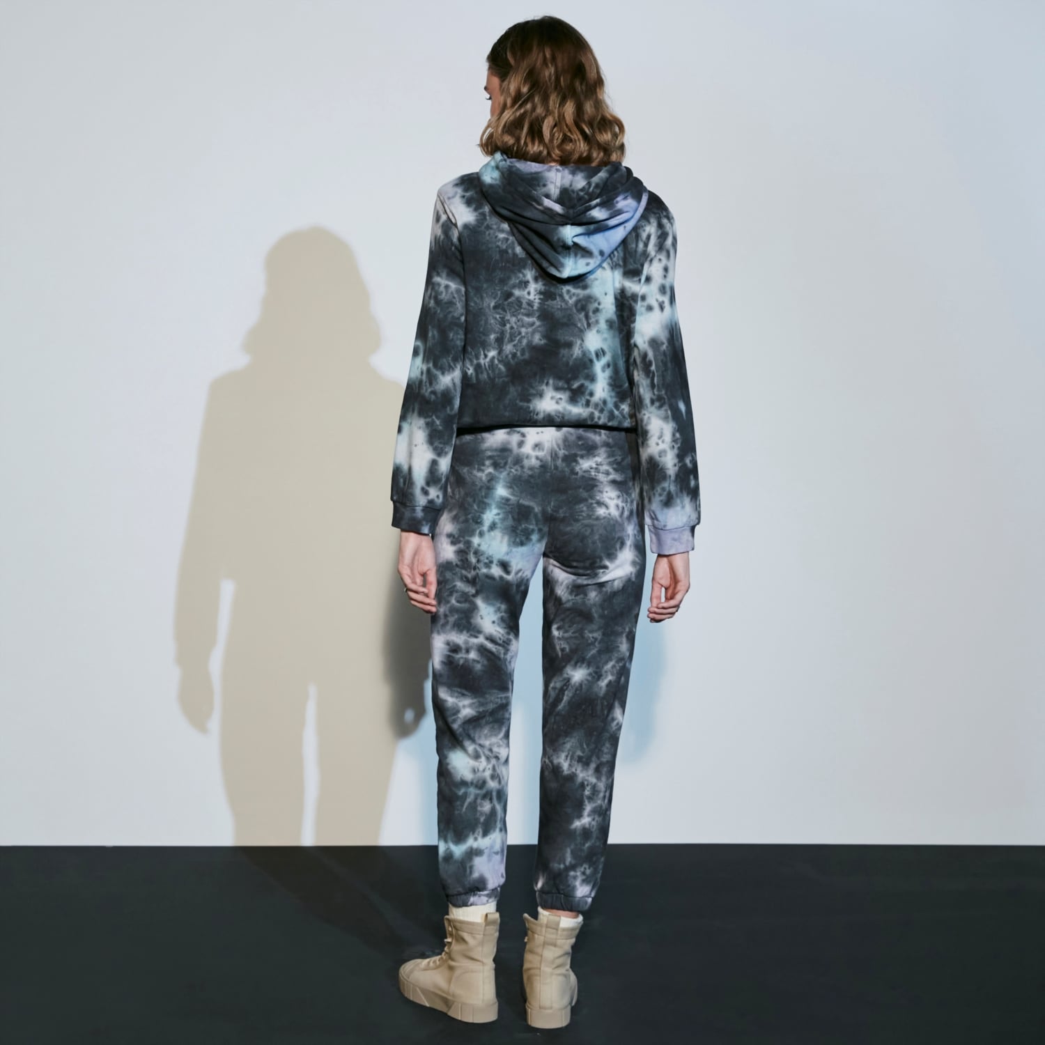 ÇOK RENKLİ BATİK DESENLİ JOGGER EŞOFMAN