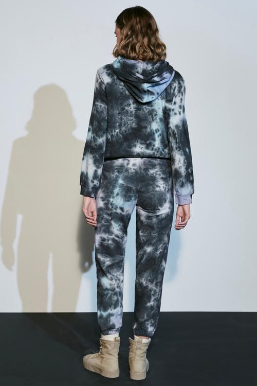  ÇOK RENKLİ BATİK DESENLİ JOGGER EŞOFMAN