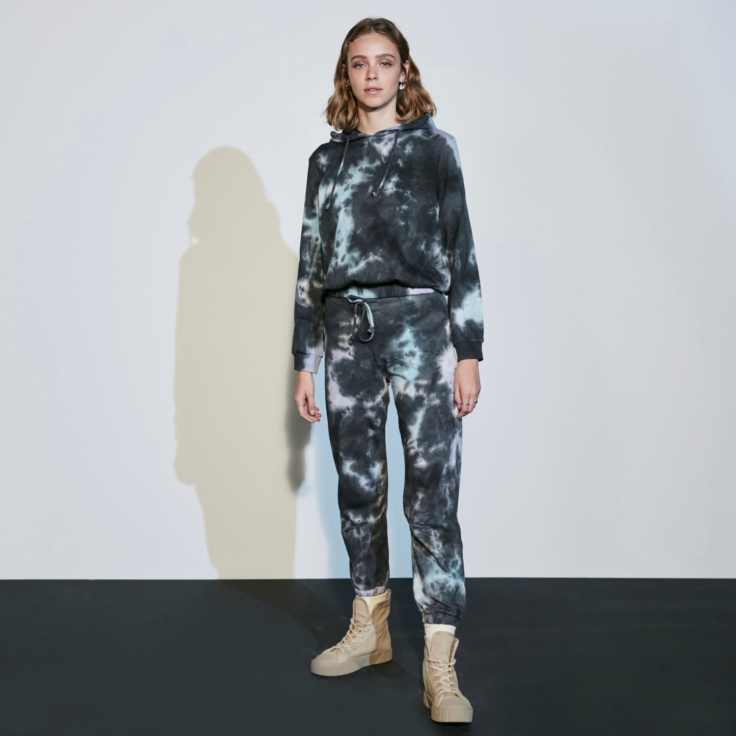 ÇOK RENKLİ BATİK DESENLİ JOGGER EŞOFMAN