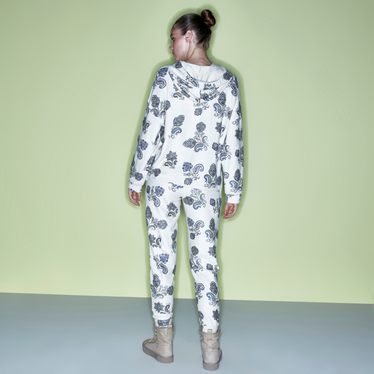 BASKILI KAPÜŞONLU SWEATSHIRT