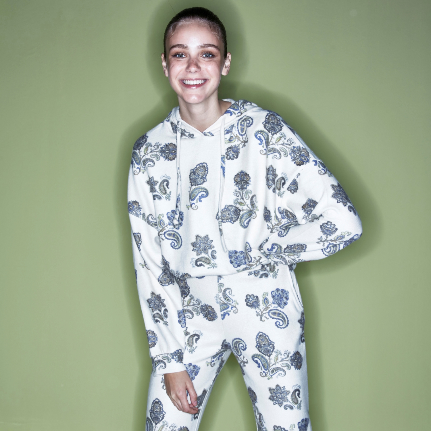 BASKILI KAPÜŞONLU SWEATSHIRT