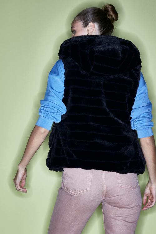  KAPÜŞONLU PELUŞ YELEK