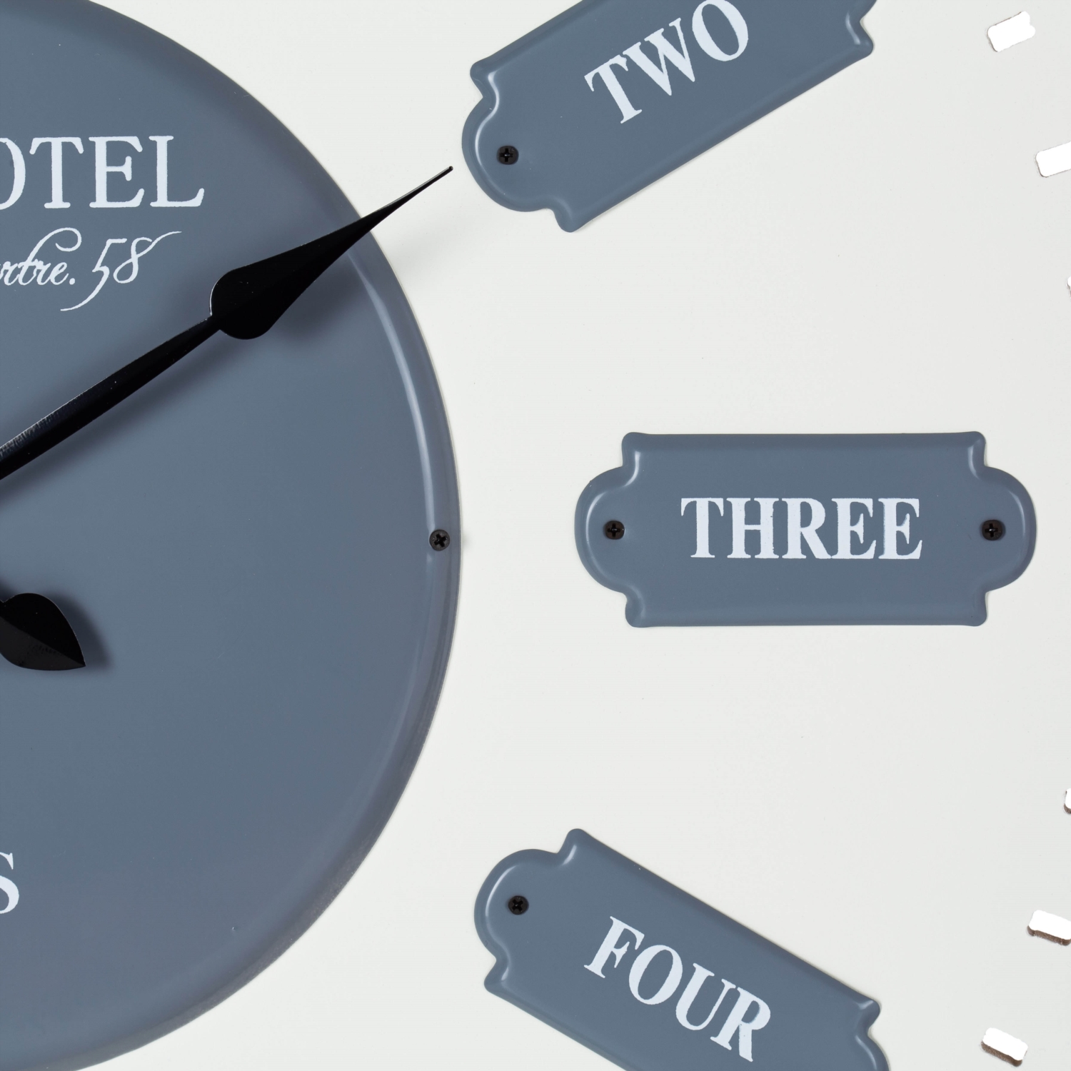 GRAND HOTEL DUVAR SAATİ 60X60X4 CM