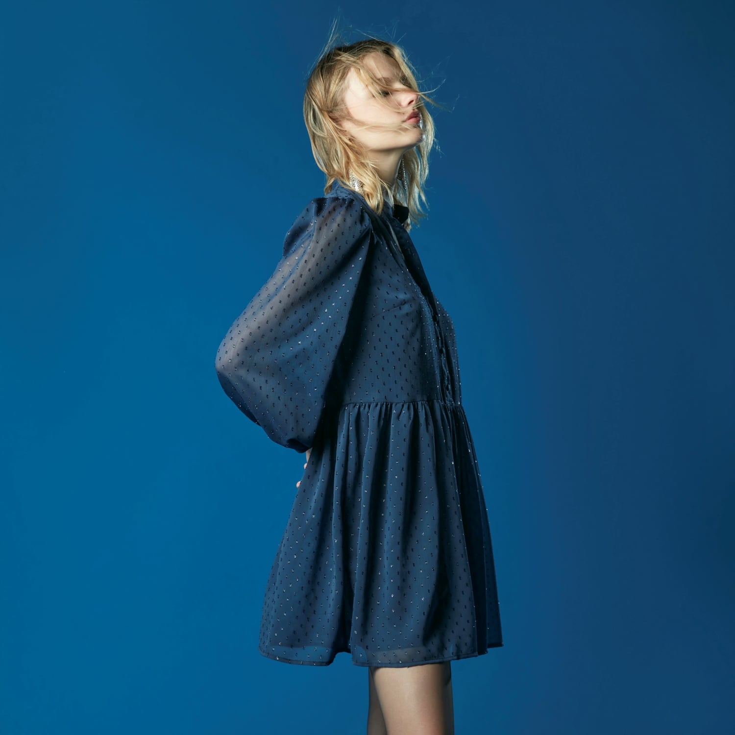 TAŞ İŞLEMELİ UZUN KOLLU MİNİ ŞİFON ELBİSE