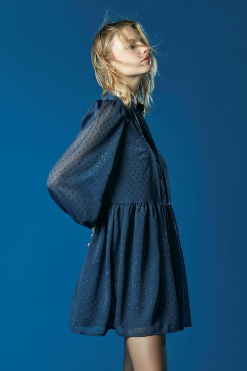  TAŞ İŞLEMELİ UZUN KOLLU MİNİ ŞİFON ELBİSE