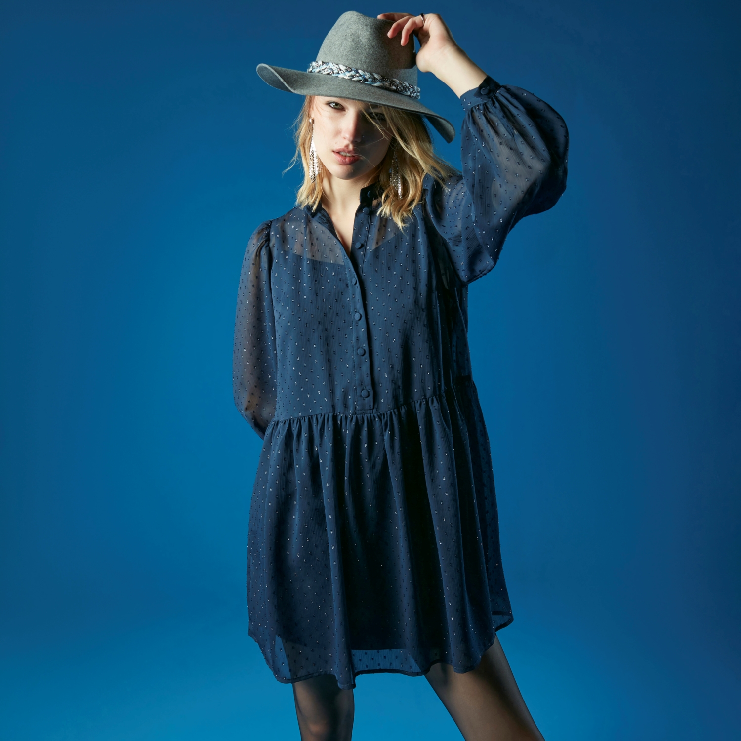 TAŞ İŞLEMELİ UZUN KOLLU MİNİ ŞİFON ELBİSE