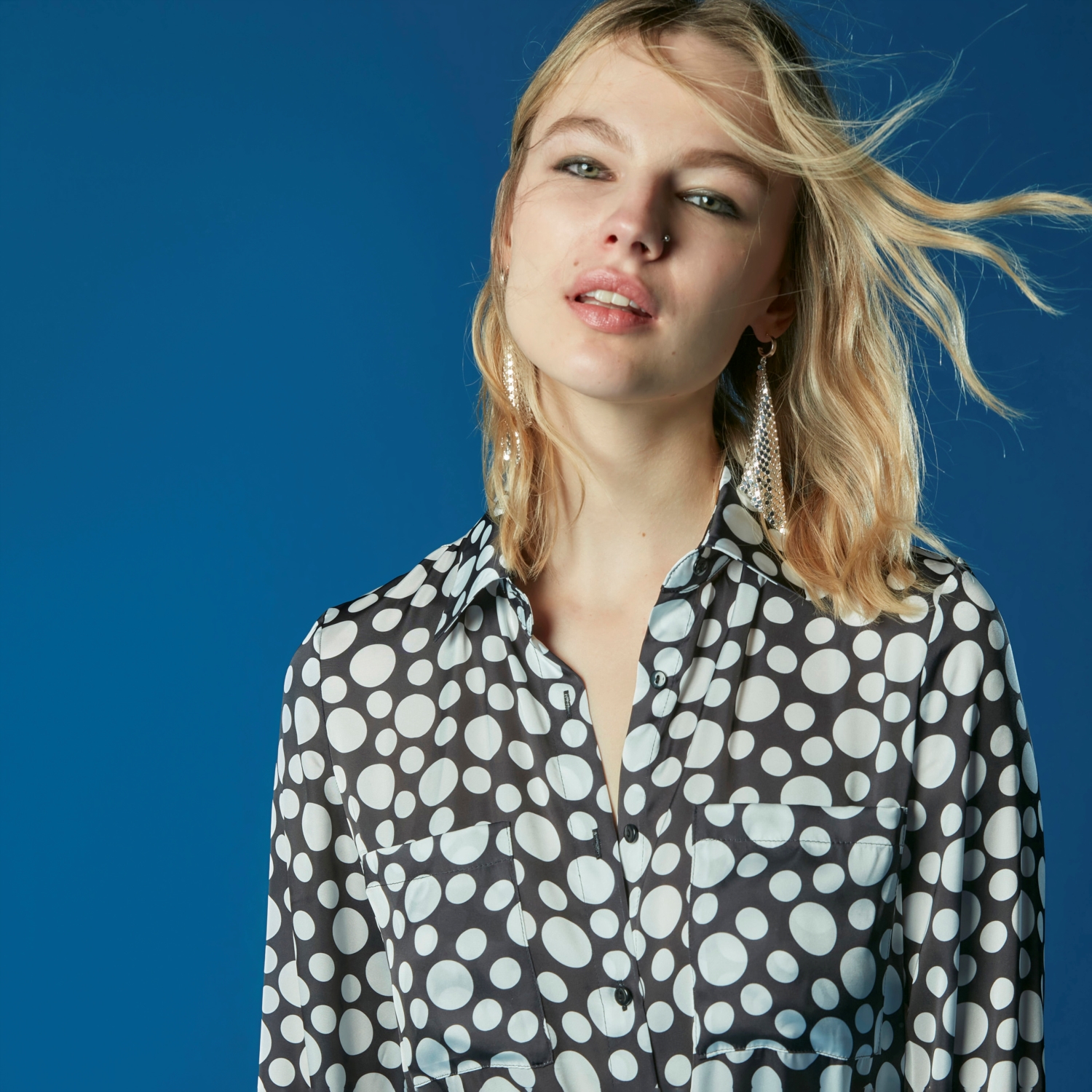 PUANTİYE DESENLİ UZUN KOLLU MİDİ GÖMLEK ELBİSE