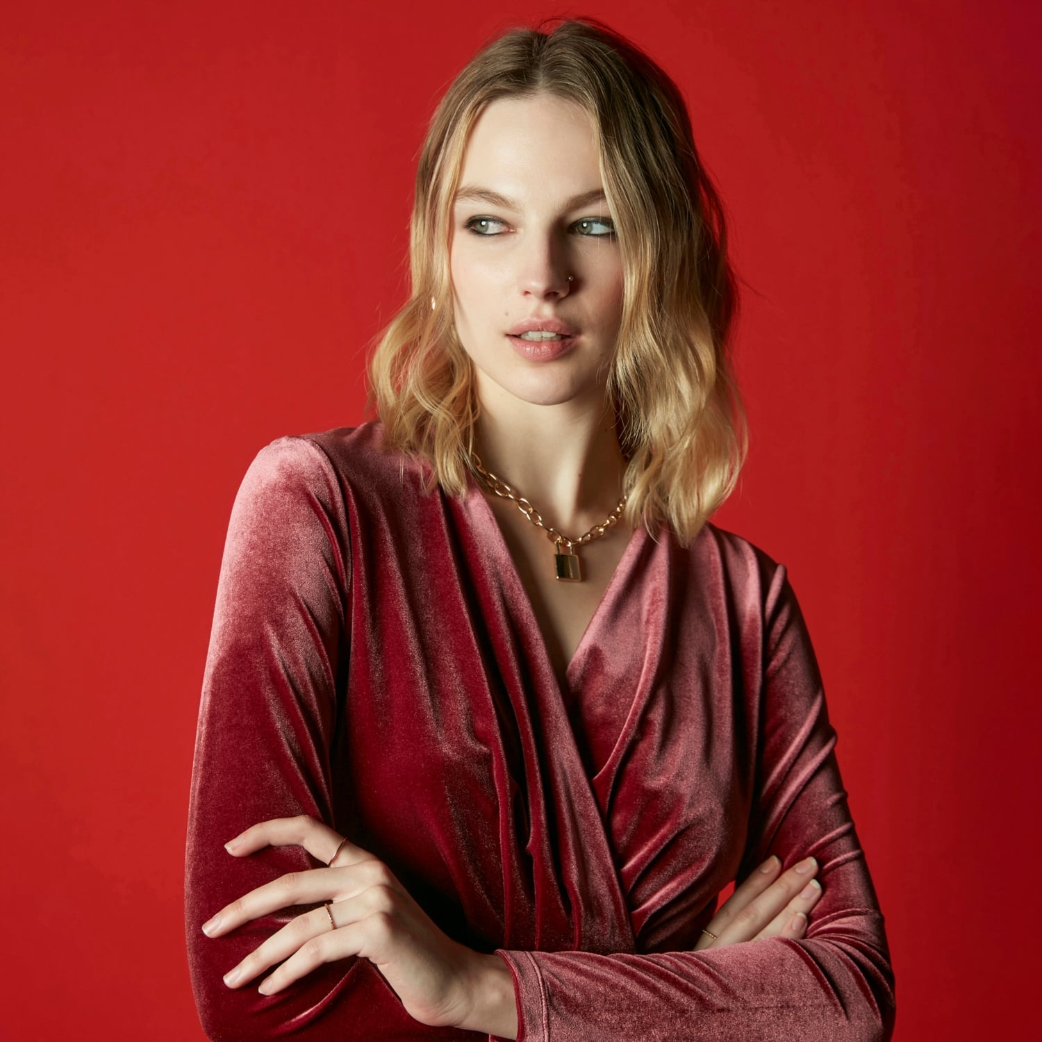 KRUVAZE YAKA KADİFE MİNİ KLOŞ ELBİSE