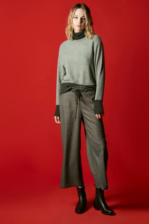  DİK YAKA SWEATSHIRT