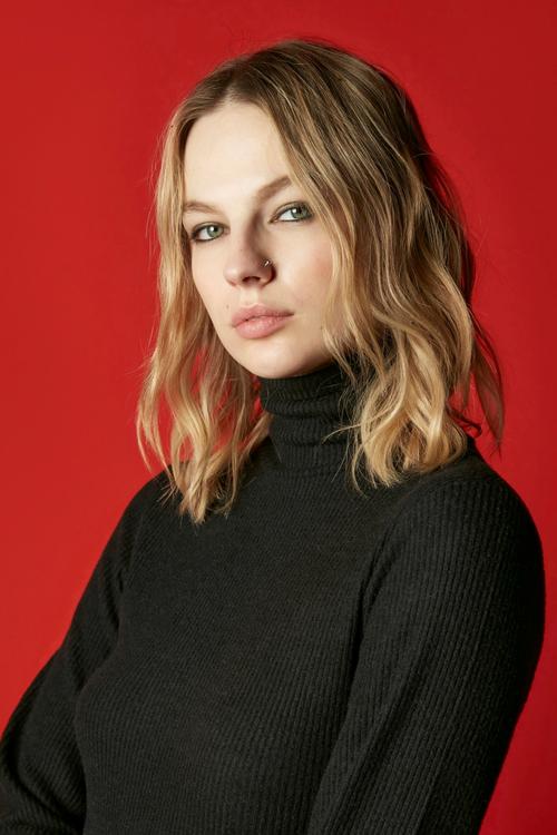  UZUN KOLLU DİK YAKA YIRTMAÇLI TRİKO UZUN ELBİSE