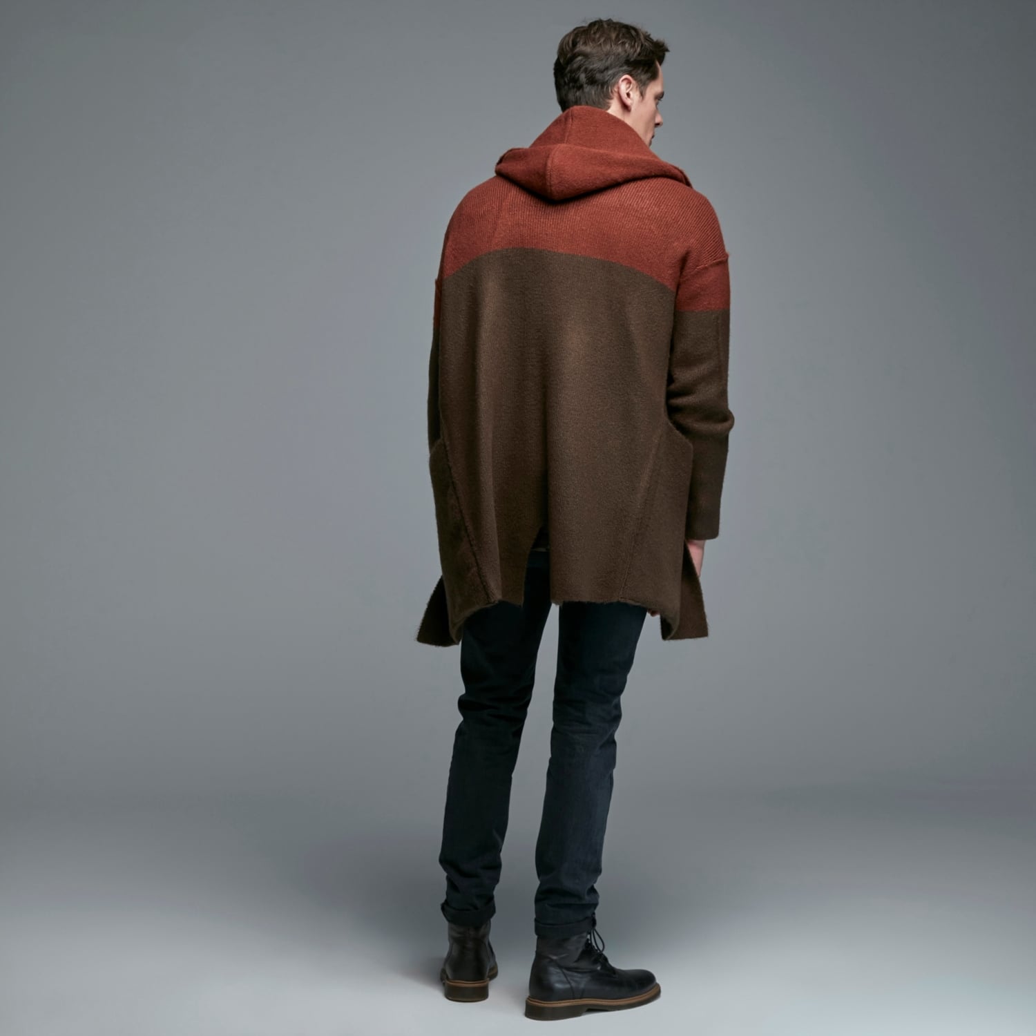 RENK BLOKLU KAPÜŞONLU TRİKO HIRKA