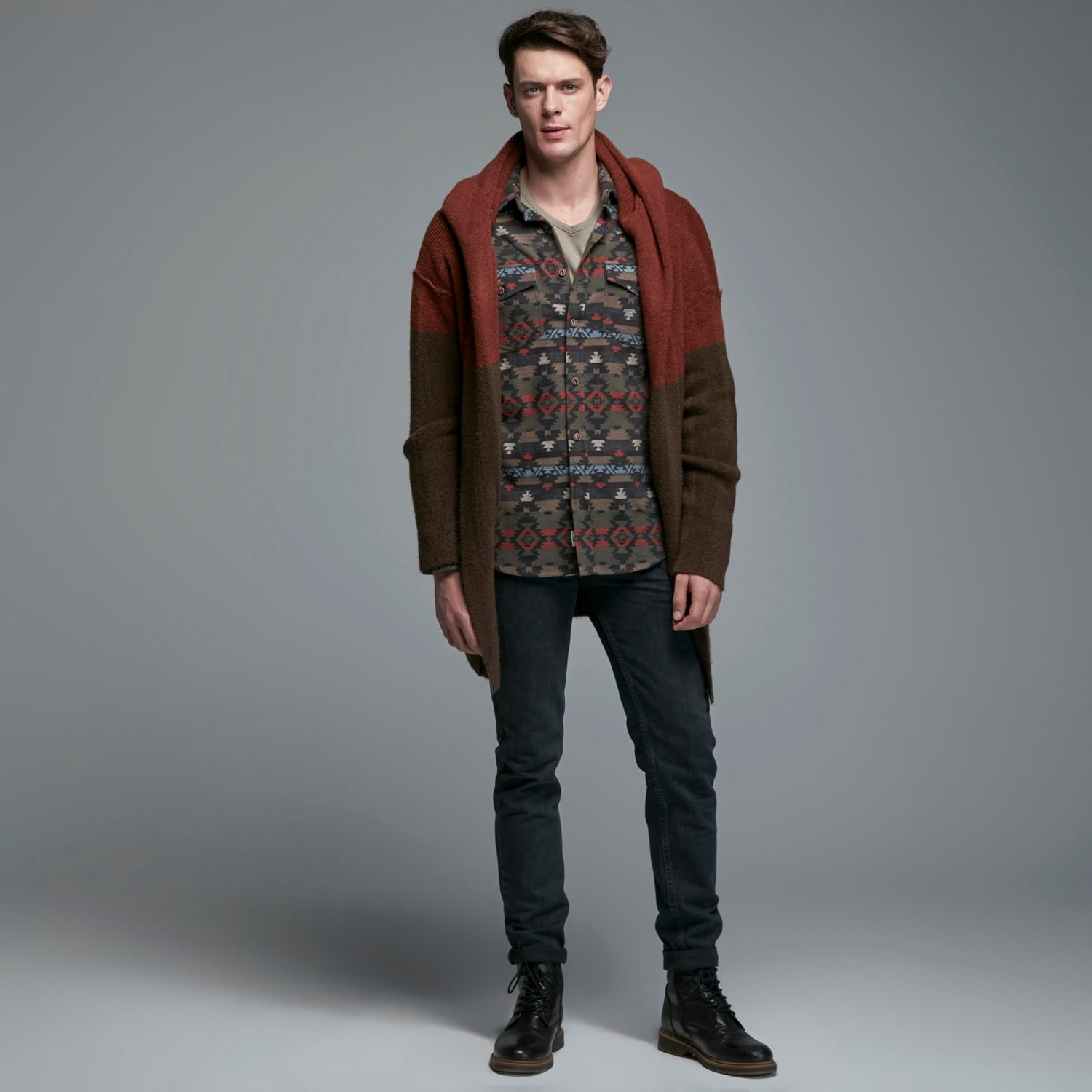 RENK BLOKLU KAPÜŞONLU TRİKO HIRKA