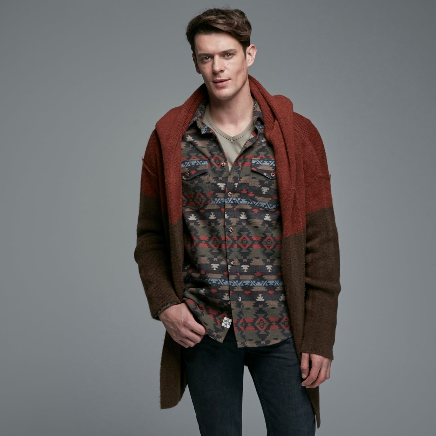 RENK BLOKLU KAPÜŞONLU TRİKO HIRKA