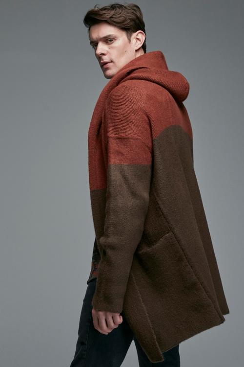  RENK BLOKLU KAPÜŞONLU TRİKO HIRKA