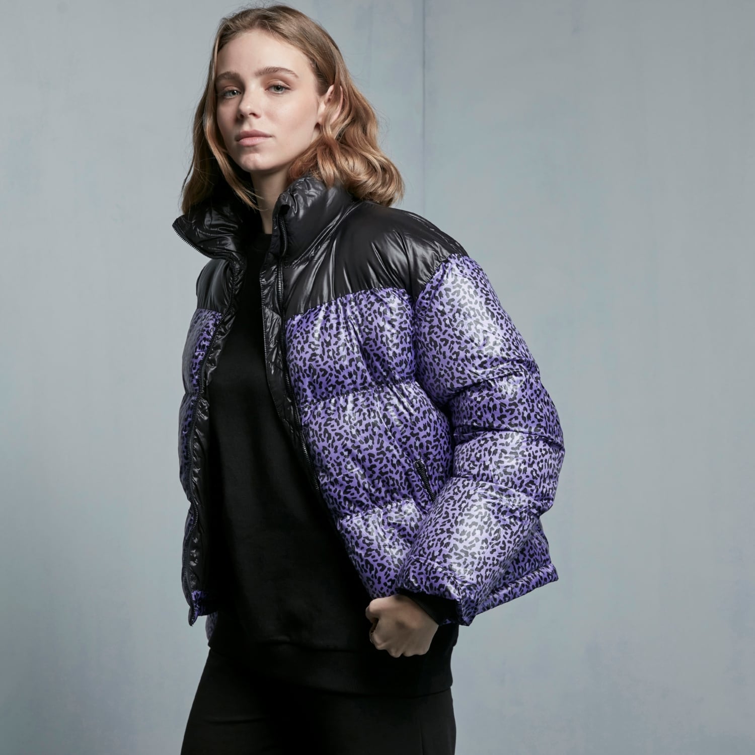 DİK YAKA LEOPAR DESENLİ PUFFER ŞİŞME MONT