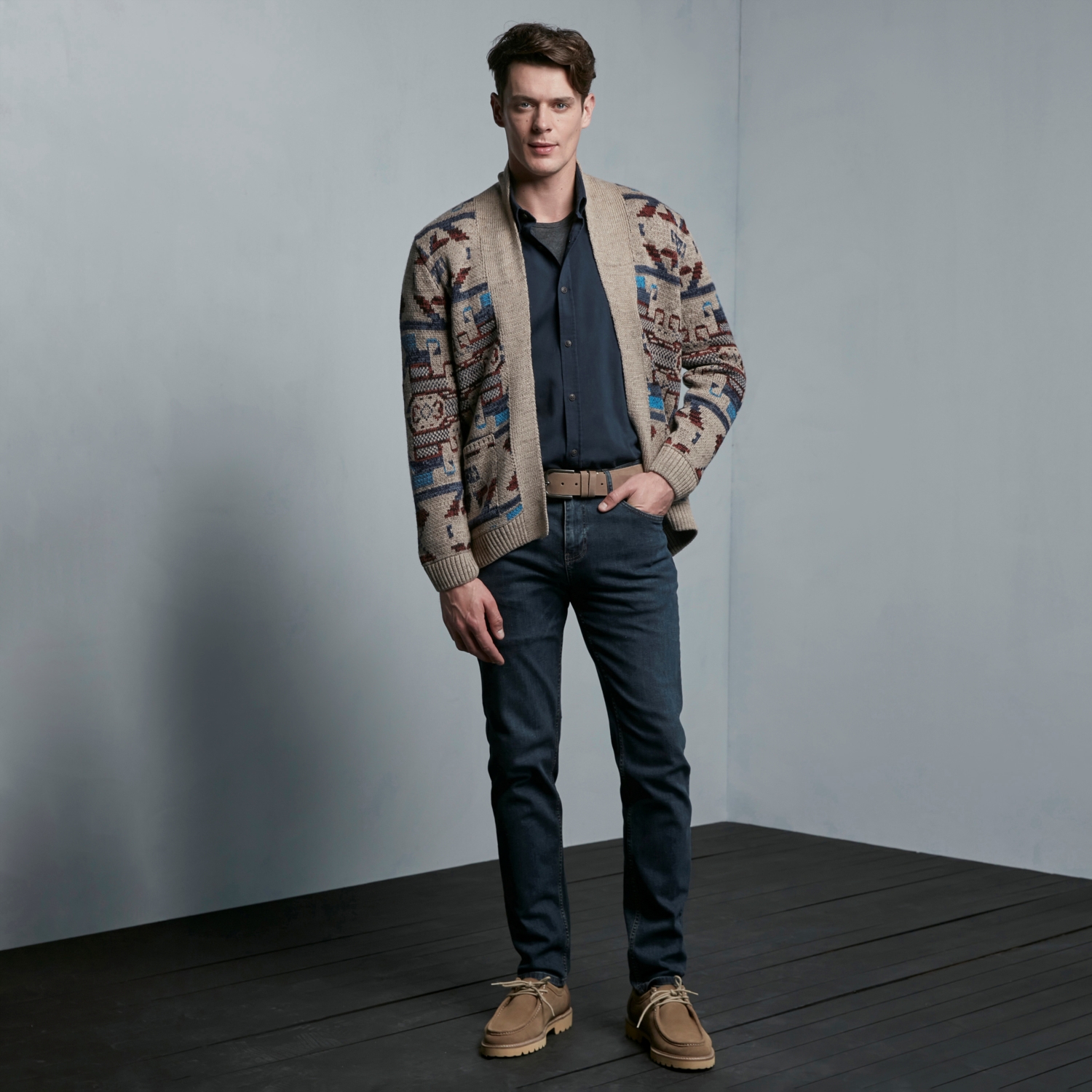 ŞAL YAKA DESENLİ TRİKO HIRKA