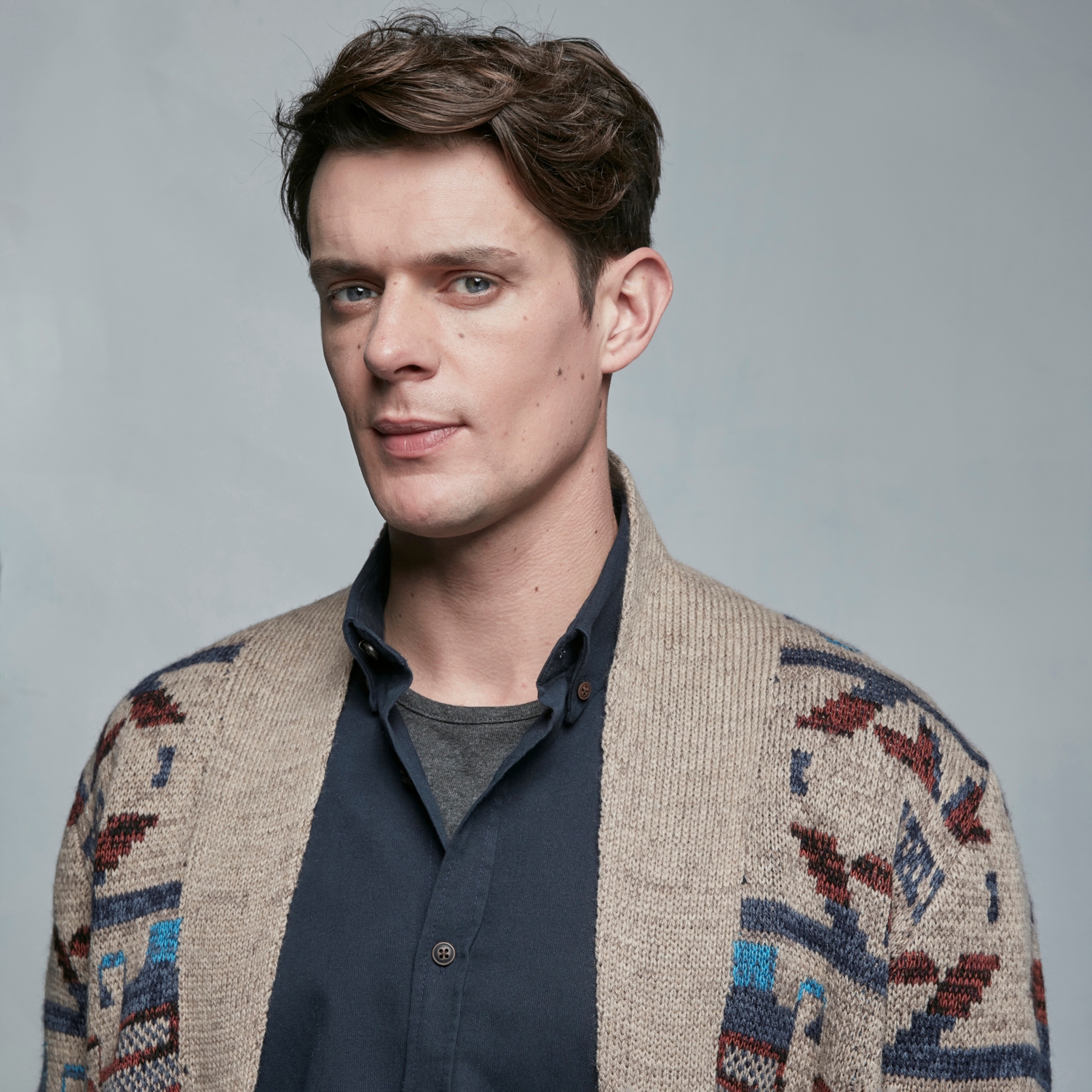 ŞAL YAKA DESENLİ TRİKO HIRKA