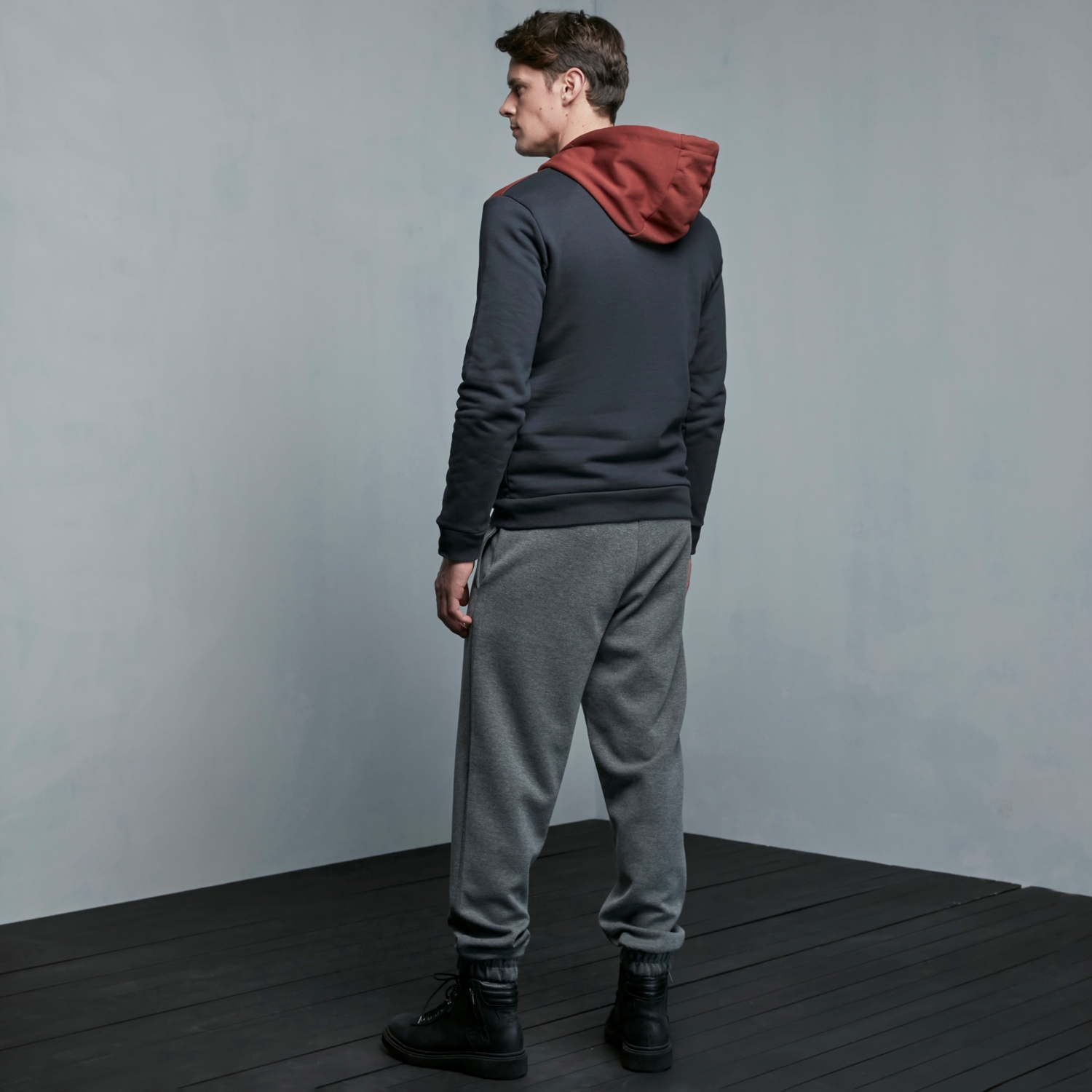 REENKLİ ŞERİTLİ KAPÜŞONLU SWEATSHIRT