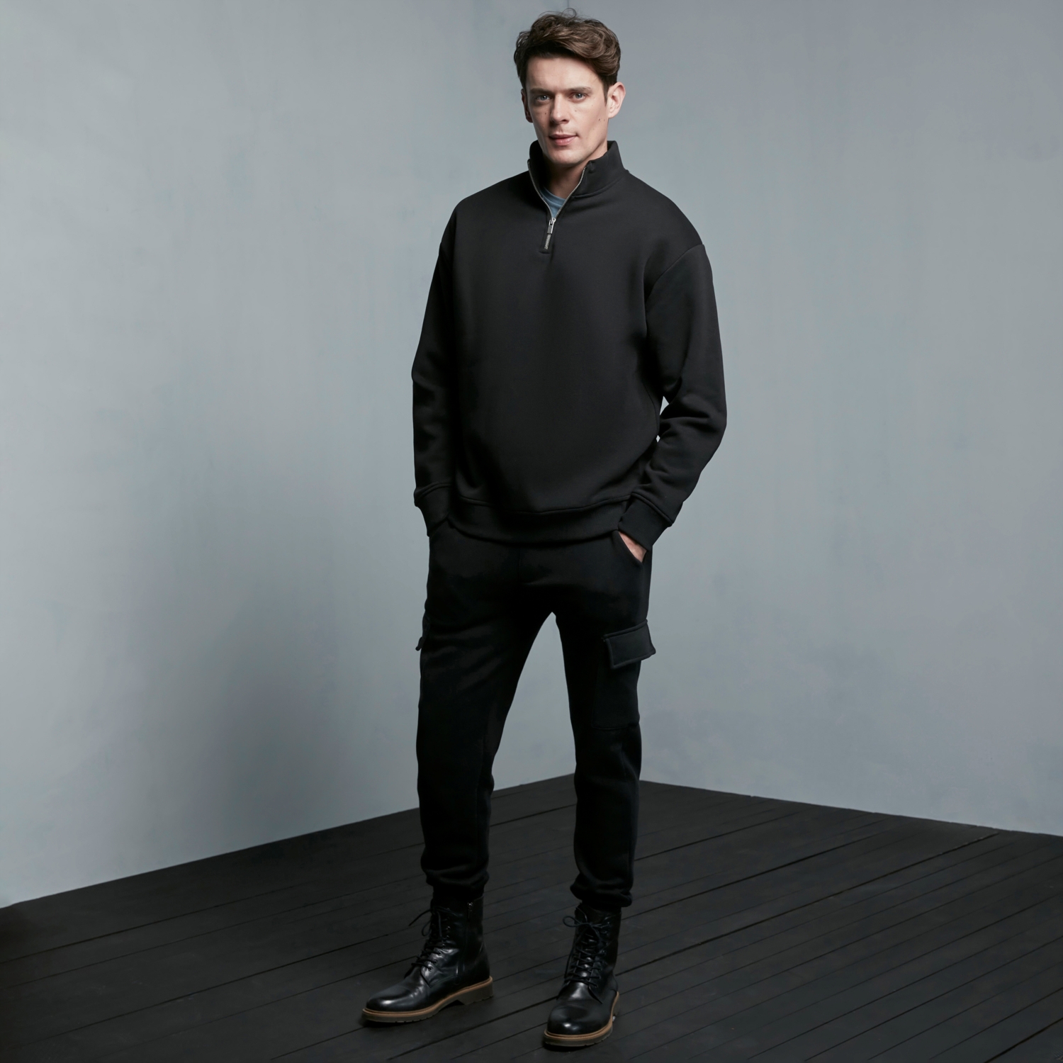 FERMUARLI DİK YAKA SWEATSHIRT