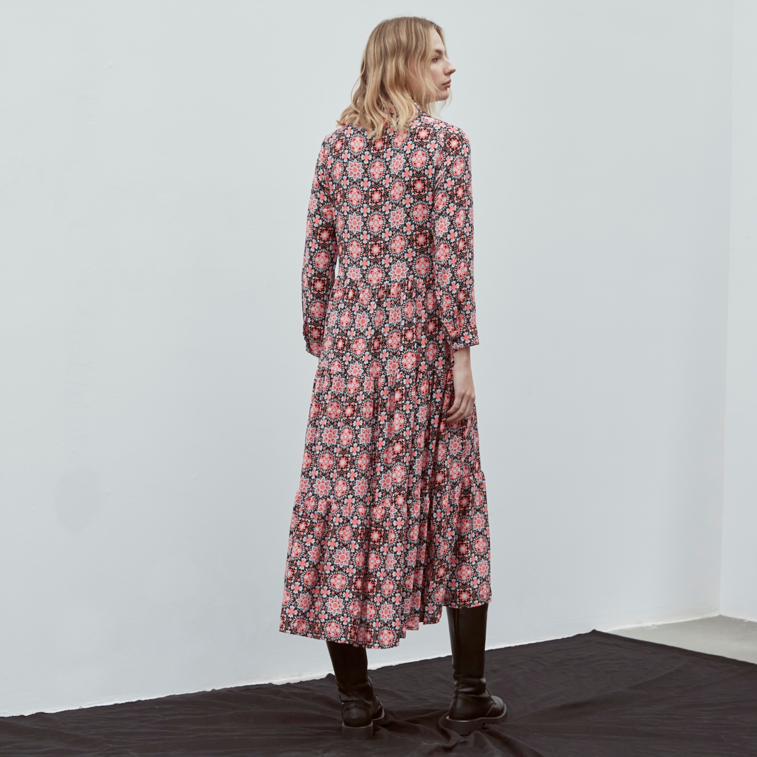 ETNİK DESENLİ UZUN KLOŞ ELBİSE