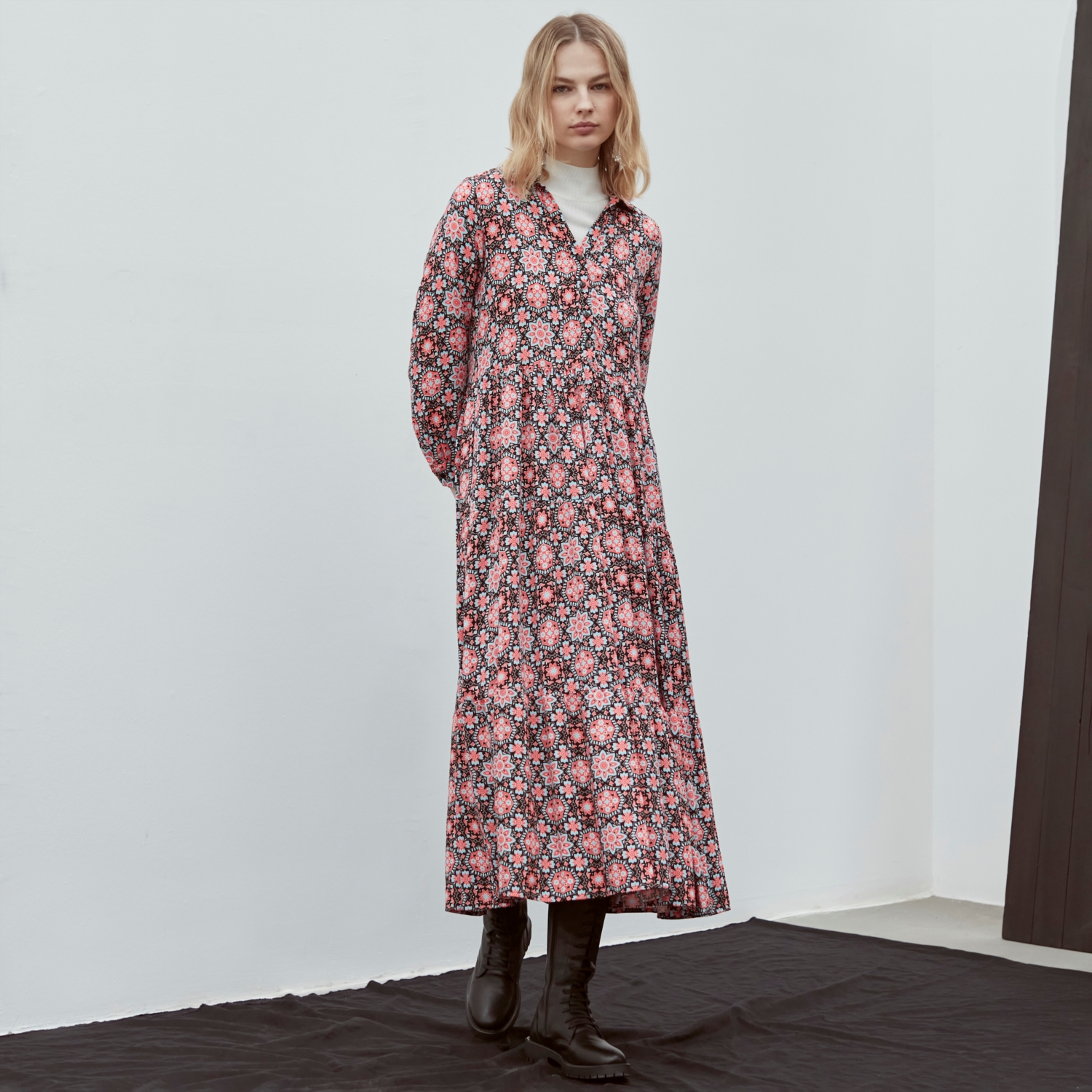 ETNİK DESENLİ UZUN KLOŞ ELBİSE