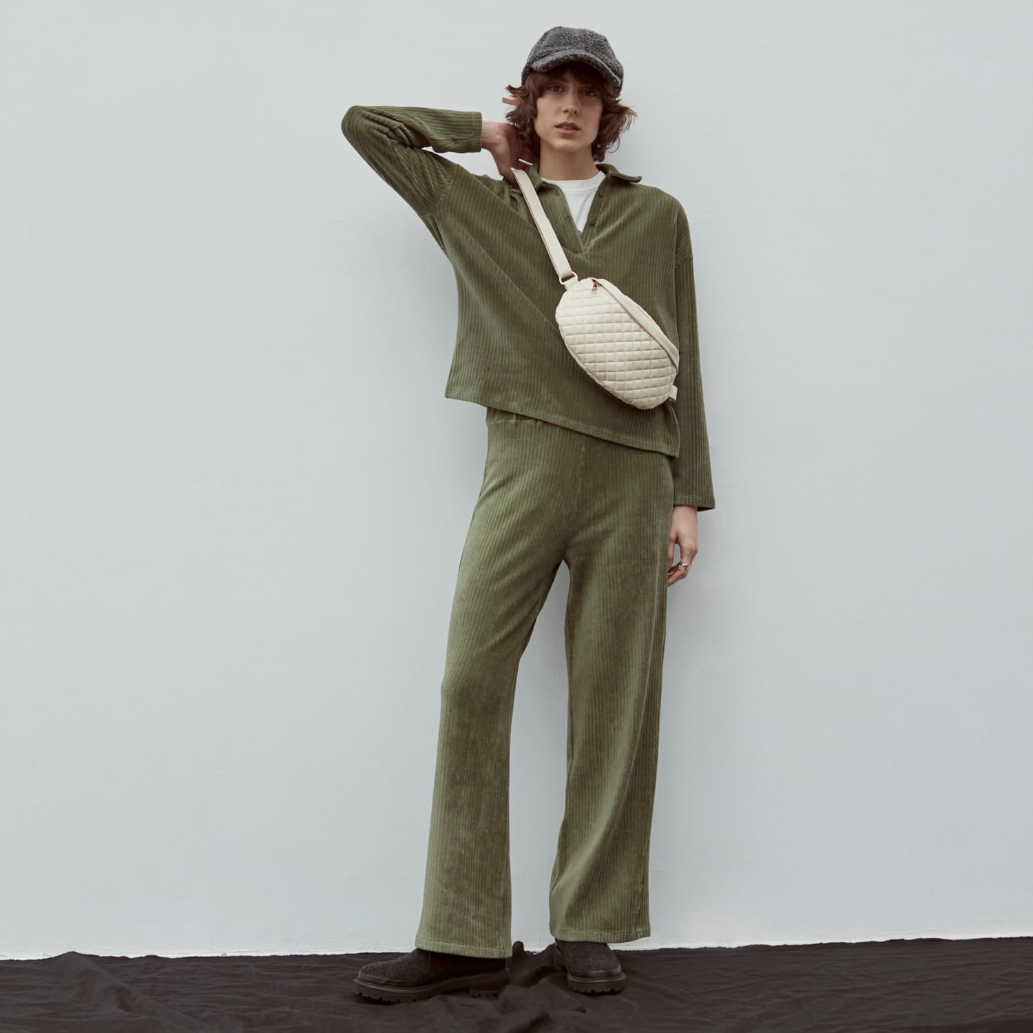 BELİ LASTİKLİ KADİFE PANTOLON