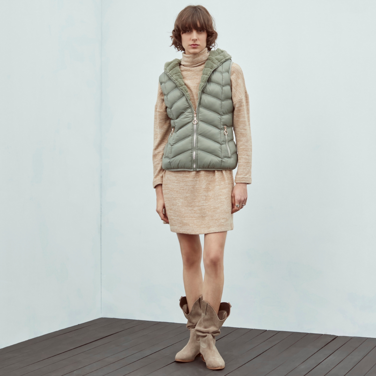 KAPÜŞONLU PELUŞ YELEK