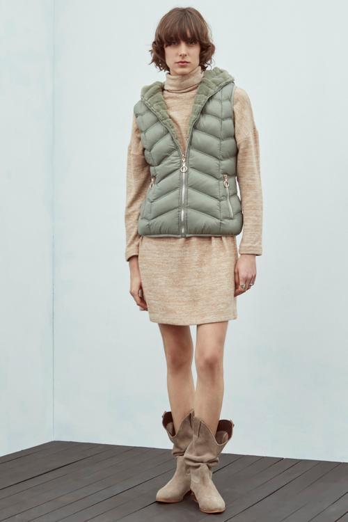  KAPÜŞONLU PELUŞ YELEK