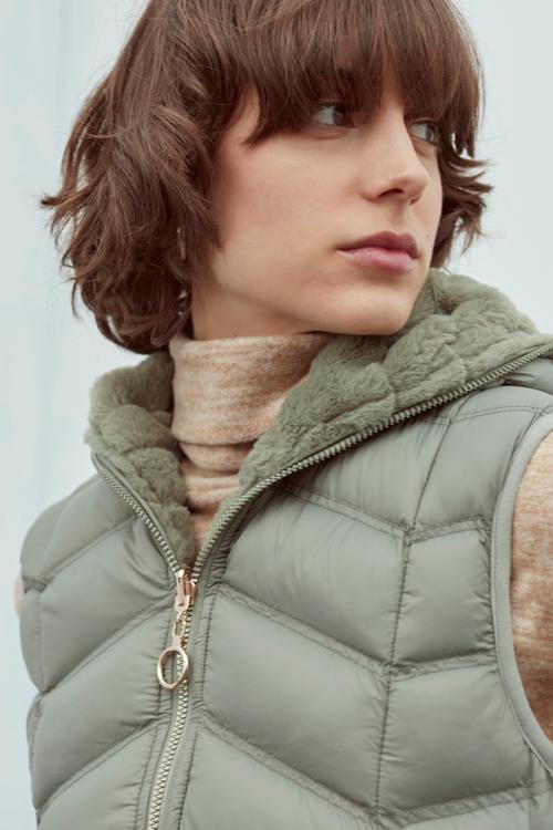  KAPÜŞONLU PELUŞ YELEK