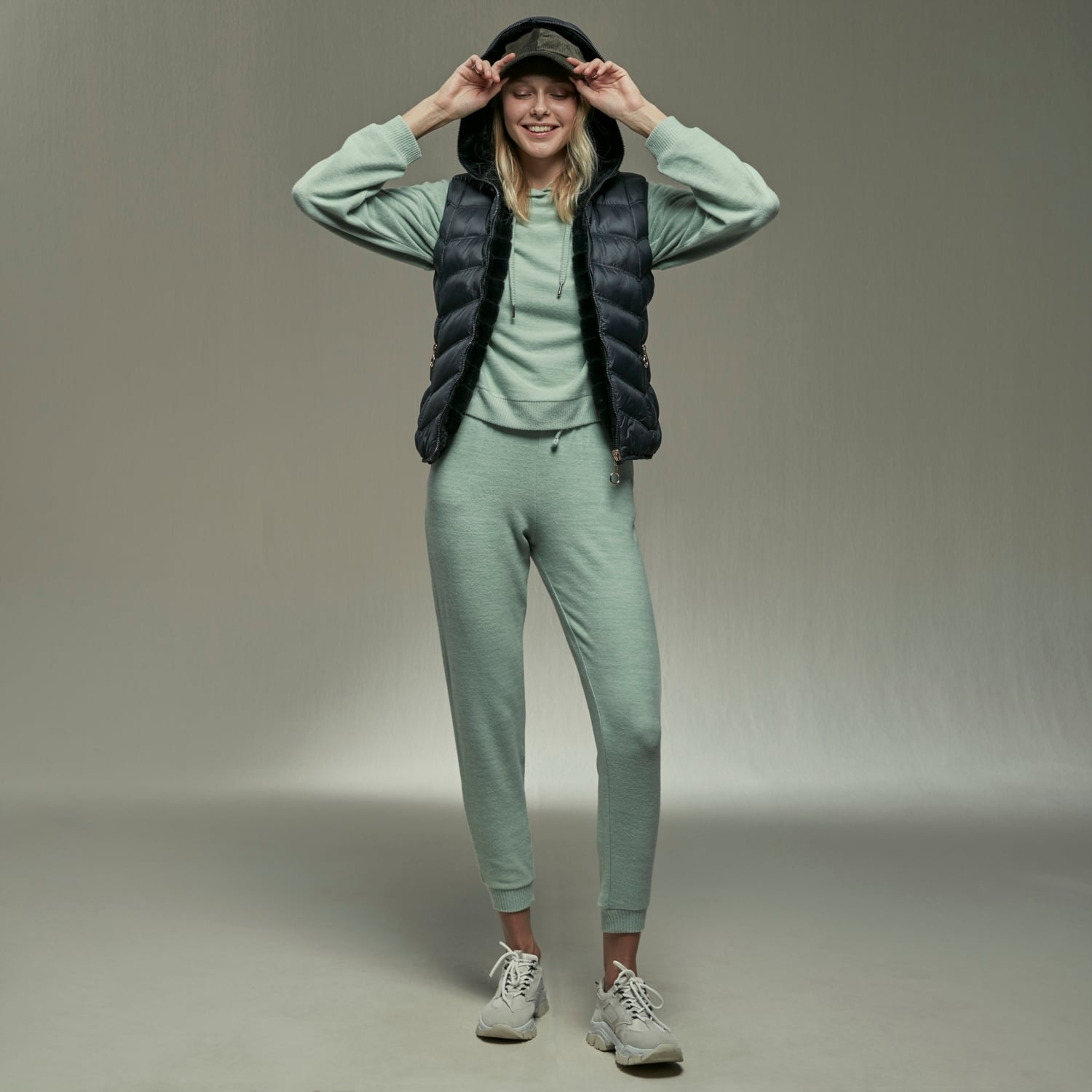 KAPÜŞONLU PELUŞ YELEK