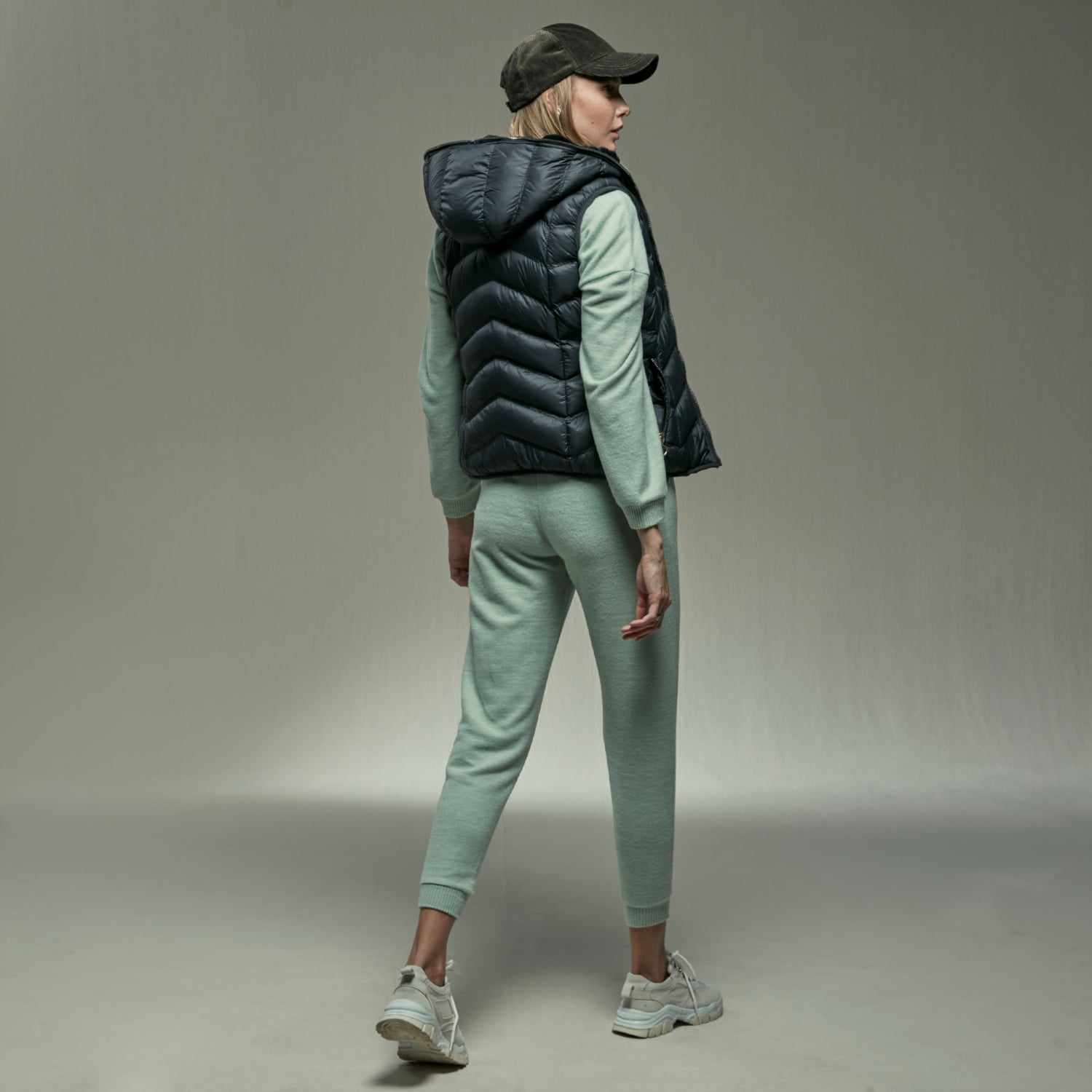 KAPÜŞONLU PELUŞ YELEK