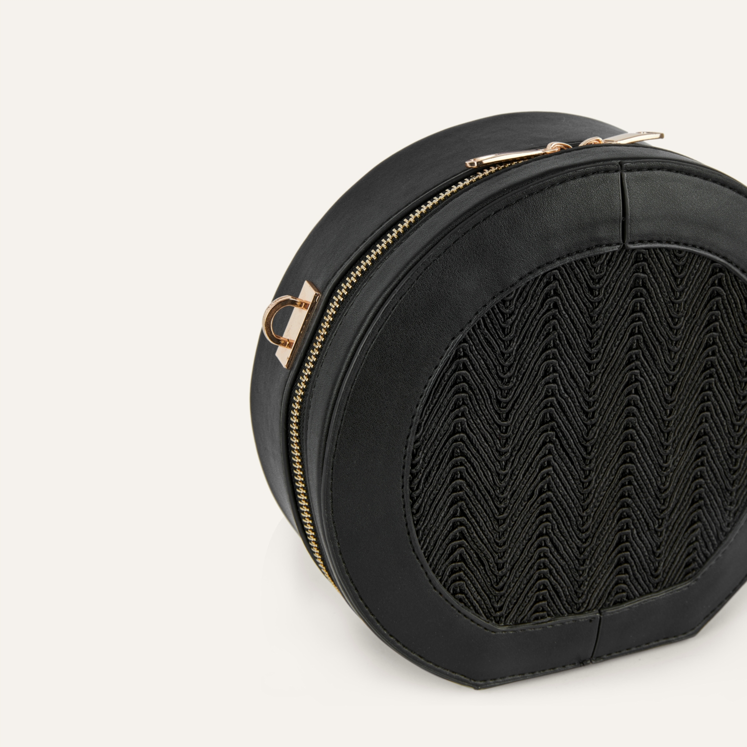 YUVARLAK KUTU OMUZ ÇANTASI