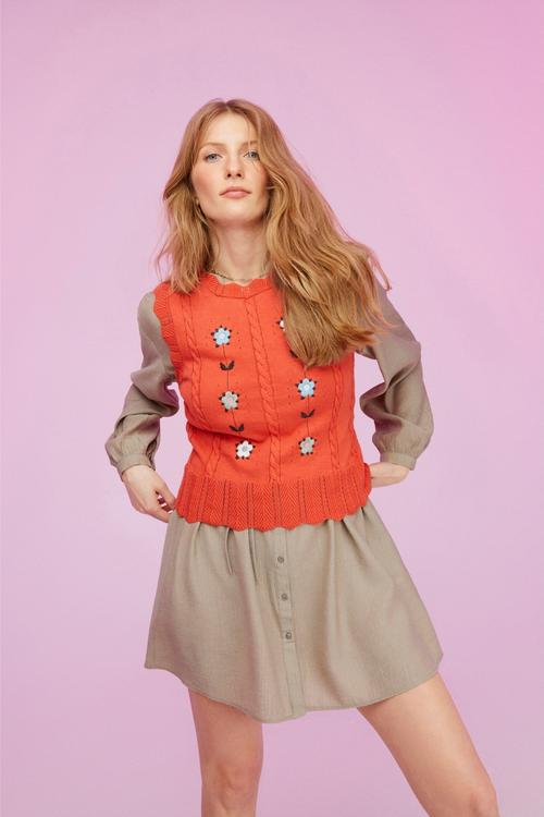  ÇİÇEK İŞLEMELİ ÖRGÜ SÜVETER