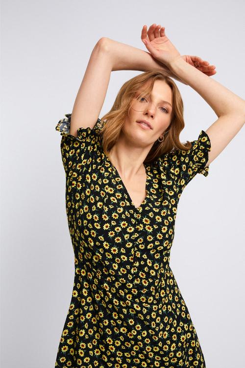  ÇİÇEK DESENLİ YIRTMAÇLI MİDİ ELBİSE