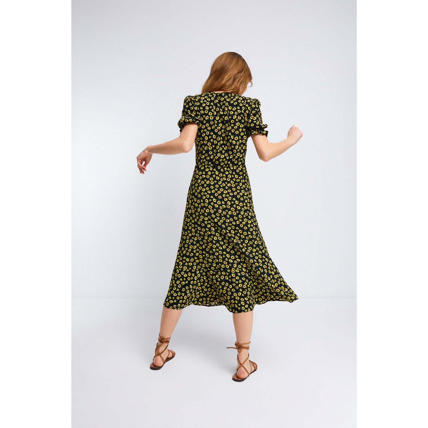 ÇİÇEK DESENLİ YIRTMAÇLI MİDİ ELBİSE