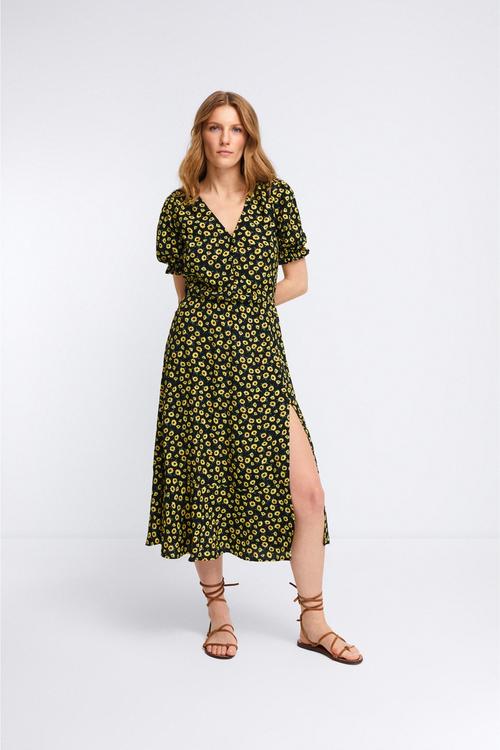  ÇİÇEK DESENLİ YIRTMAÇLI MİDİ ELBİSE