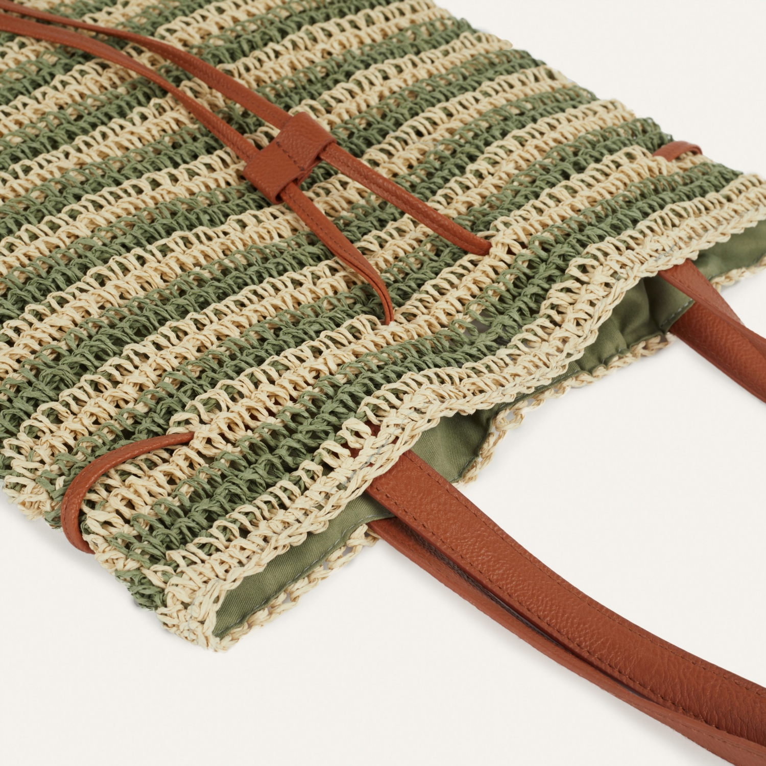 PÜSKÜL DETAYLI HASIR OMUZ ÇANTASI